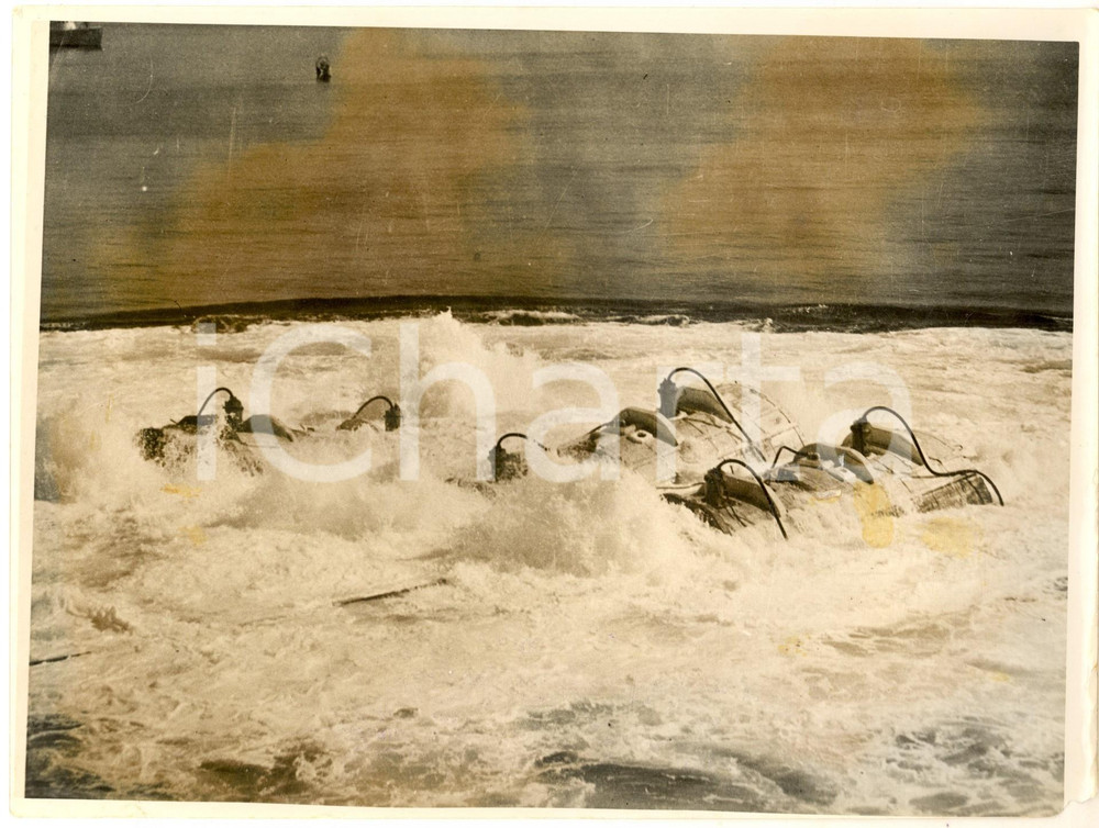 Fotografia d epoca originale 1939 PORTSMOUTH Pontoons from the sunken submarine SQUALUS  Photo 24x18 cm 1