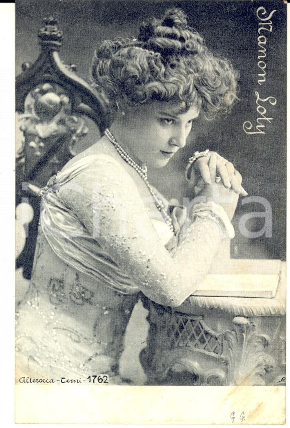 Cartolina originale da collezione 1900 ca THEATRE Actress Manon LOTY in a white dress VINTAGE postcard ALTEROCCA 1