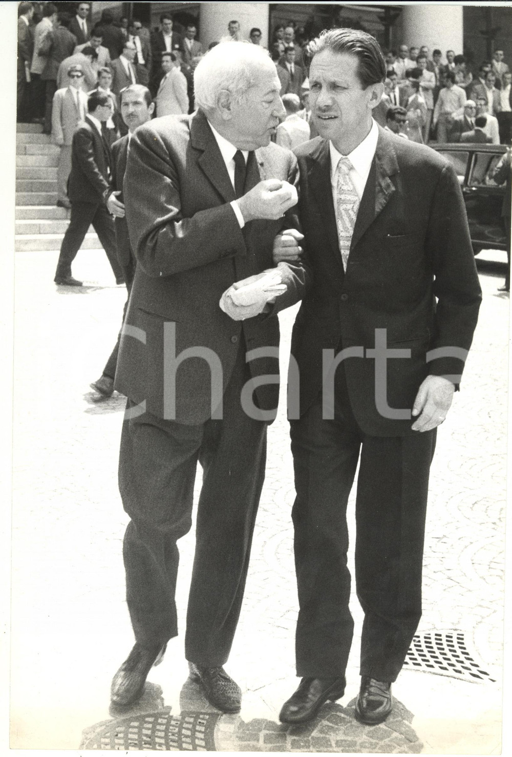 1969 ROMA XI Congresso DC - Discussione tra Flaminio PICCOLI e Giuseppe SPATARO  Fotografia d'epoca. CONDIZIONI: GFORMATO: 20x30 cm    originale e autentica 1
