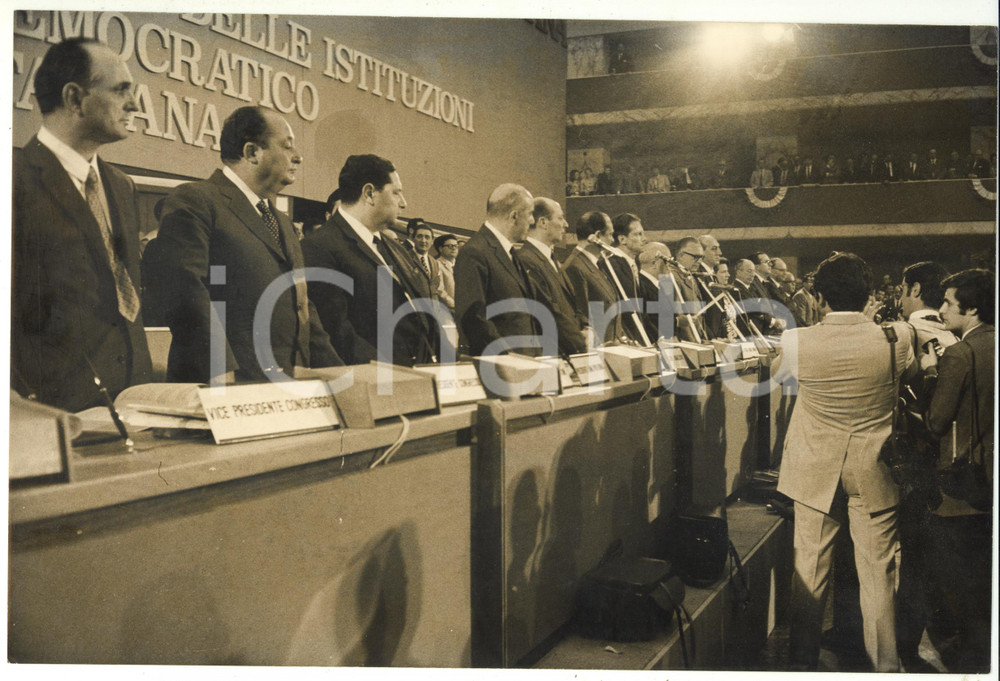 Fotografia d epoca originale 1969 ROMA XI Congresso DC  Giornalisti fotografano esponenti del partito Foto 1