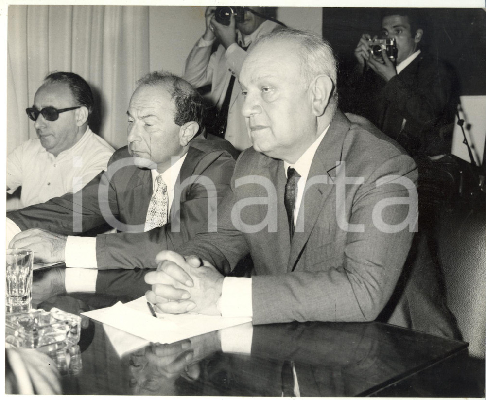Fotografia d epoca originale 1965 ca ROMA PSI  Francesco DE MARTINO  Luigi BERTOLDI  Giacomo MANCINI 1
