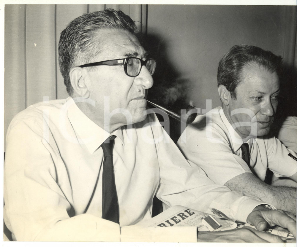 Fotografia d epoca originale 1965 ca ROMA Congresso PSI  Riccardo LOMBARDI fuma la pipa  Fotografie 25x20 1