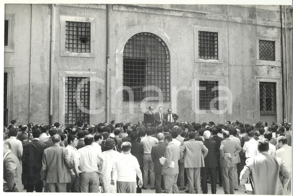 Fotografia d epoca originale 1965 ca ROMA CAMPITELLI Sede PSU  Mario TANASSI  Luigi PRETI  Mauro FERRI 1