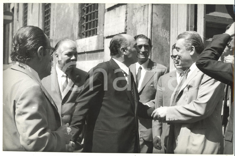 Fotografia d epoca originale 1965 ca ROMA CAMPITELLI Arrivo di Mario TANASSI alla sede del PSU Foto 30x20 1