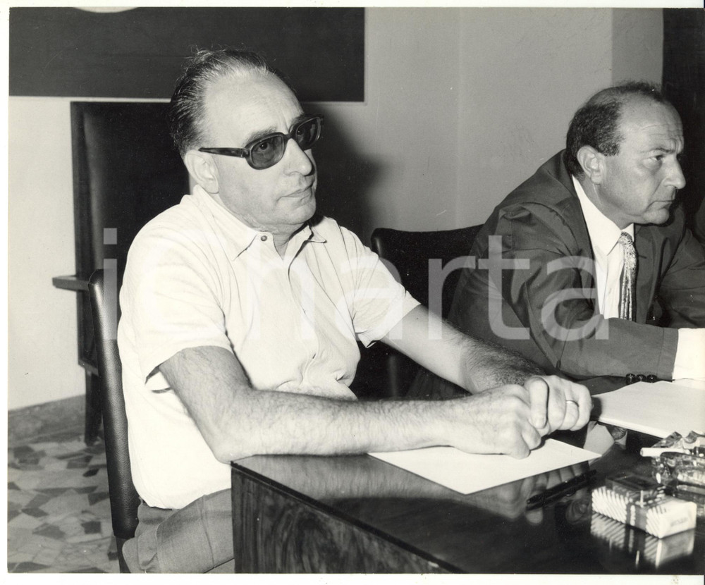 Fotografia d epoca originale 1965 ca ROMA Congresso PSI  Giacomo MANCINI e Luigi BERTOLDI Foto 25x20 1