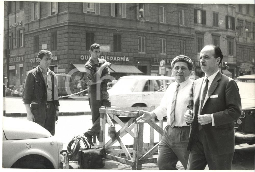 Fotografia d epoca originale 1965 ca ROMA Luigi PRETI si reca al congresso del PSI Foto 30x20 cm 1
