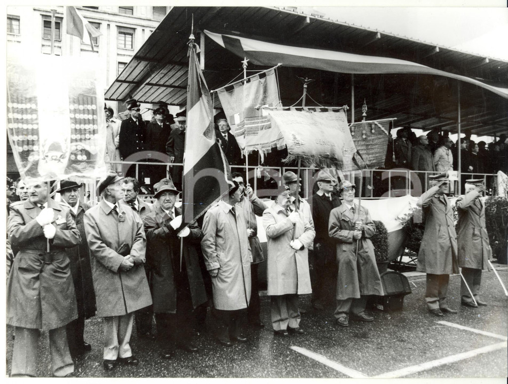 Fotografia d epoca originale 1990 ca GENOVA Manifestazione Partigiani  Istituto del Nastro Azzurro Foto 1