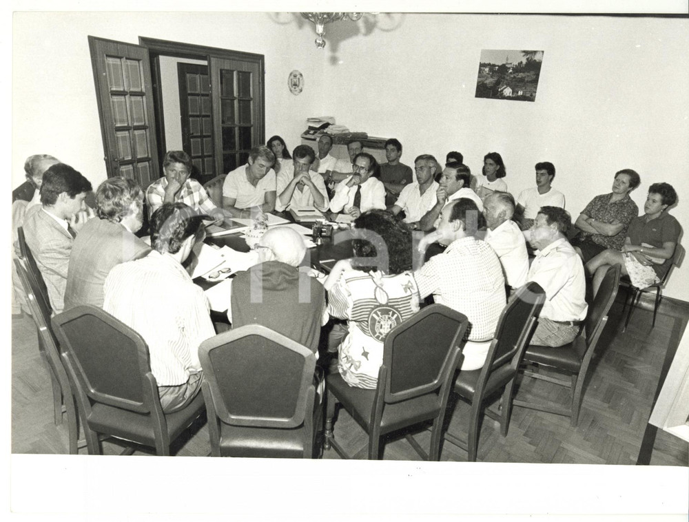 Fotografia d epoca originale 1990 TIGLIETO Tavola rotonda con il sindaco Valentino ABBONDANZA Foto 24x18 cm 1