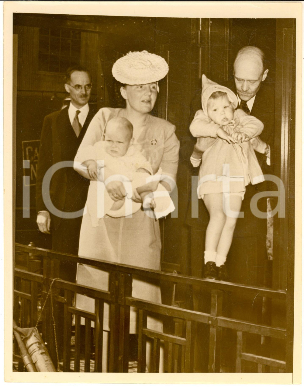 Fotografia d epoca originale 1940 HALIFAX Princess Juliana of Netherlands arrives with daughters by train 1