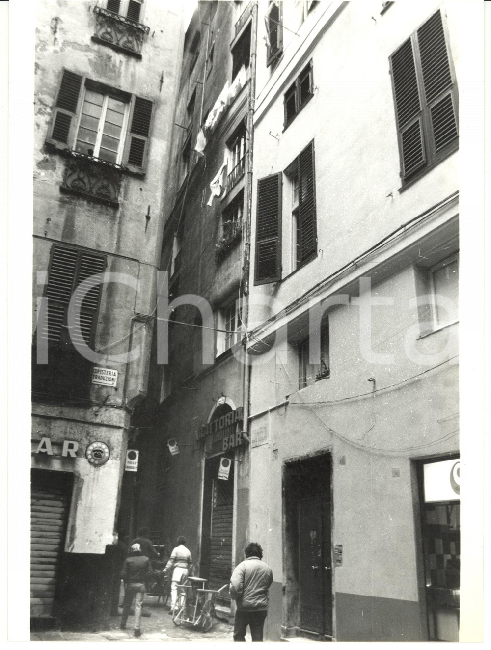 Fotografia d epoca originale 1988 GENOVA Scorcio caratteristico di VIA DEL MOLO Foto VINTAGE 18x24 cm 1