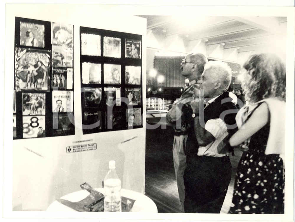 Fotografia d epoca originale 1995 GENOVA  NAVE ITALIA Asta di dischi da collezione  Foto VINTAGE 24x18 cm 1