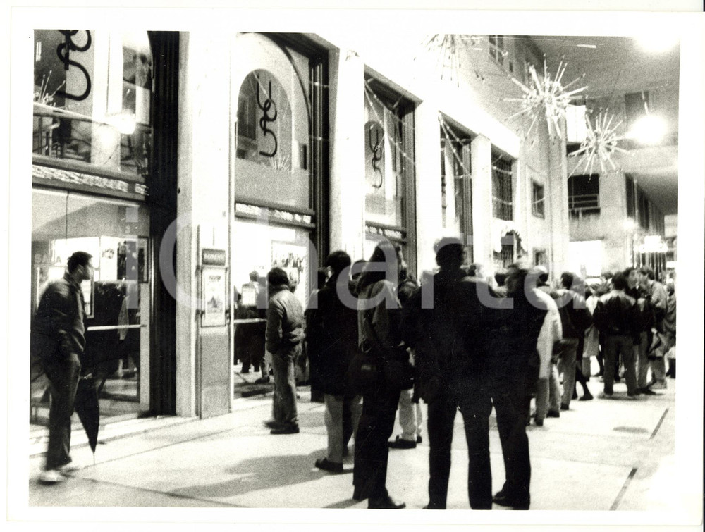 Fotografia d epoca originale 1990 ca GENOVA Shopping natalizio sotto i portici Foto VINTAGE 24x18 cm 1
