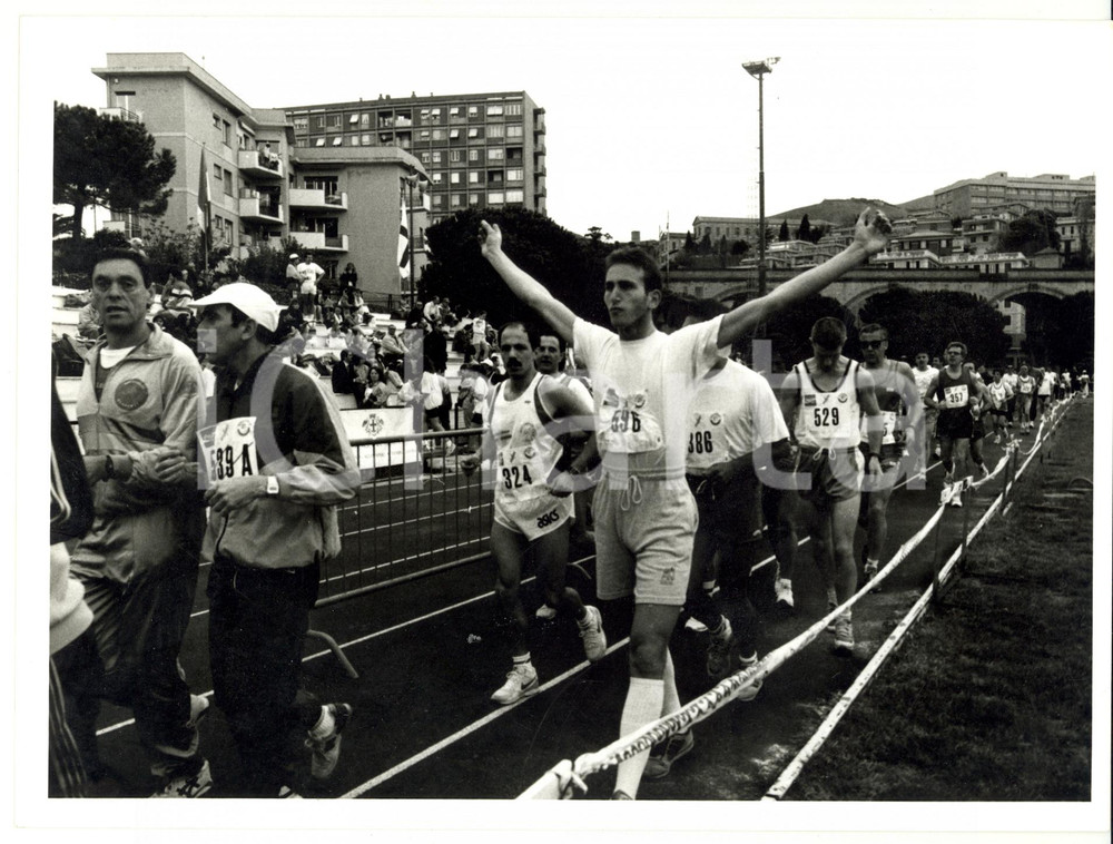 Fotografia d epoca originale 1993 GENOVA Maratoneti durante la corsa Fotografia VINTAGE 24x18 cm 1