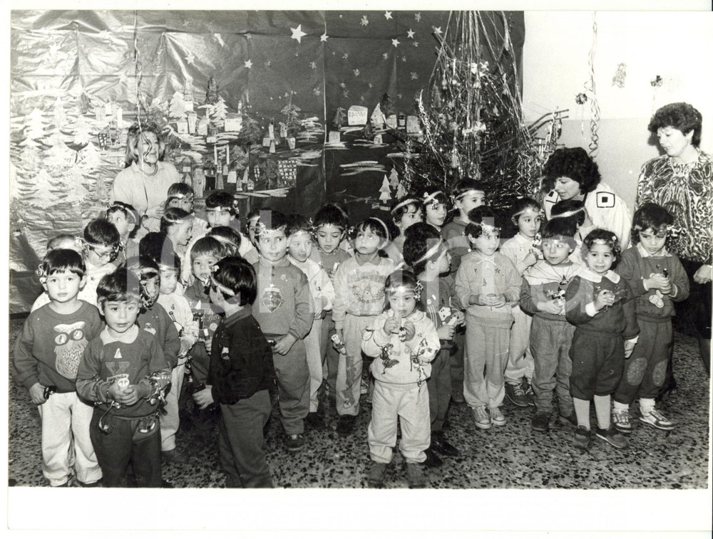 Fotografia d epoca originale 1987 GENOVA Alunni della scuola materna di via Fereggiano Foto VINTAGE 24x18 cm 1