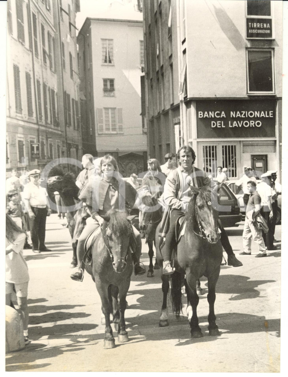 Fotografia d epoca originale 1992 GENOVA Passaggio del corteo storico a cavallo Foto VINTAGE 18x24 cm 1
