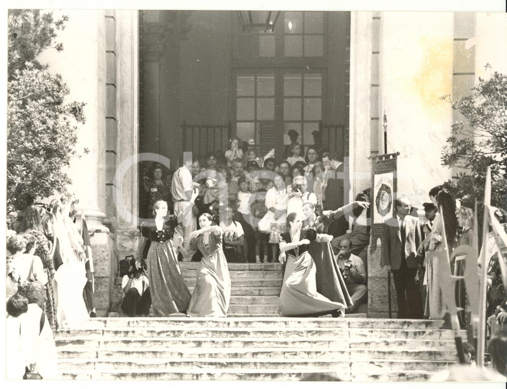 Fotografia d epoca originale 1992 GENOVA Rievocazione storica  Spettacolo di danze medievali Foto 24x18 1