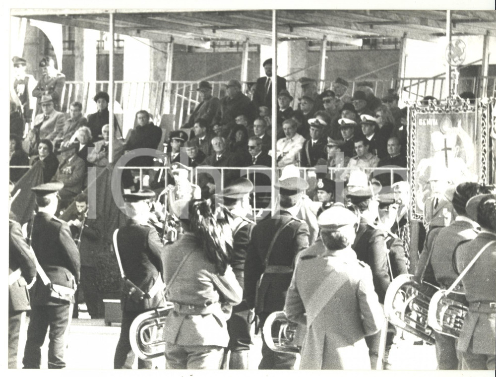 Fotografia d epoca originale 1988 GENOVA Piazza della Vittoria  Celebrazioni del 4 Novembre Foto VINTAGE 1