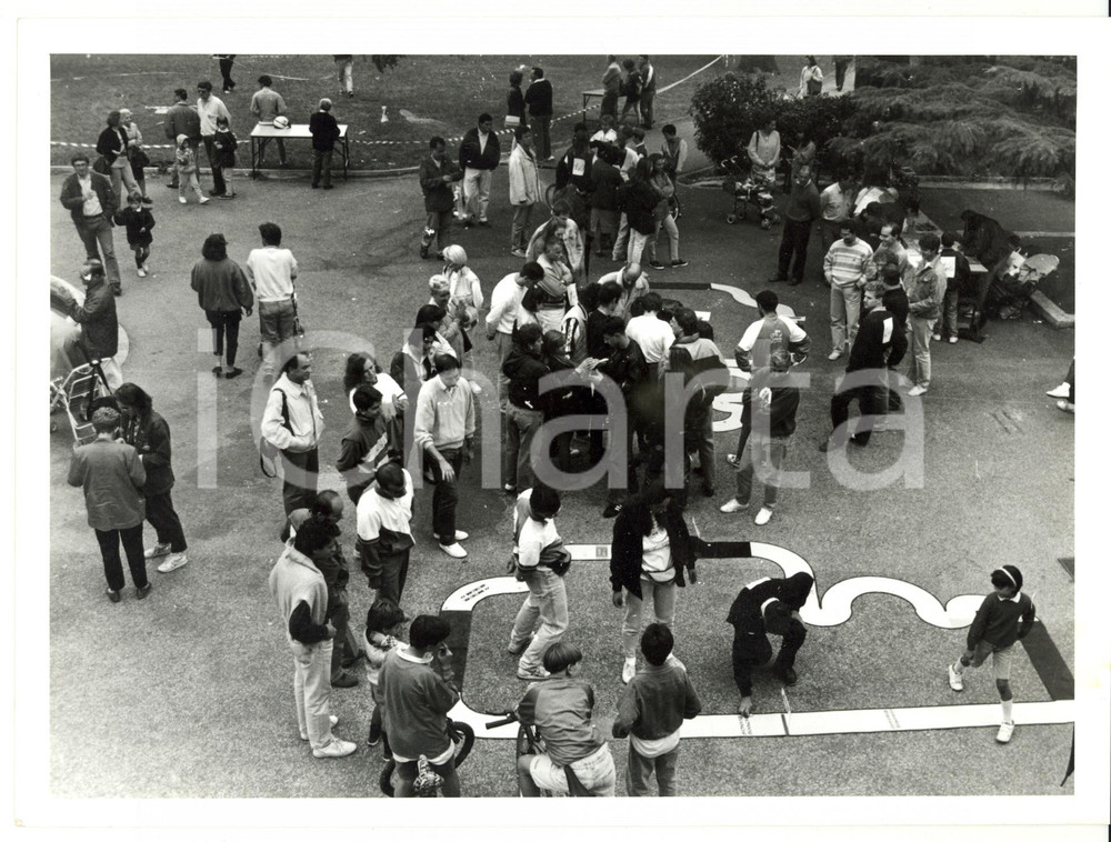 Fotografia d epoca originale 1994 GENOVA Giochi a Villa Gruber  Pista per le macchinine  Foto VINTAGE 24x18 1