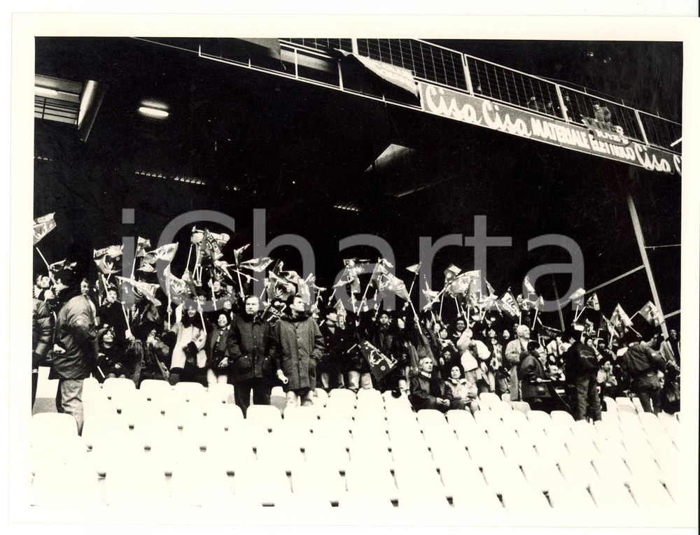 Fotografia d epoca originale 1994 GENOVA CALCIO Stadio Luigi Ferraris  Ultras del GENOA tra gli spalti Foto 1