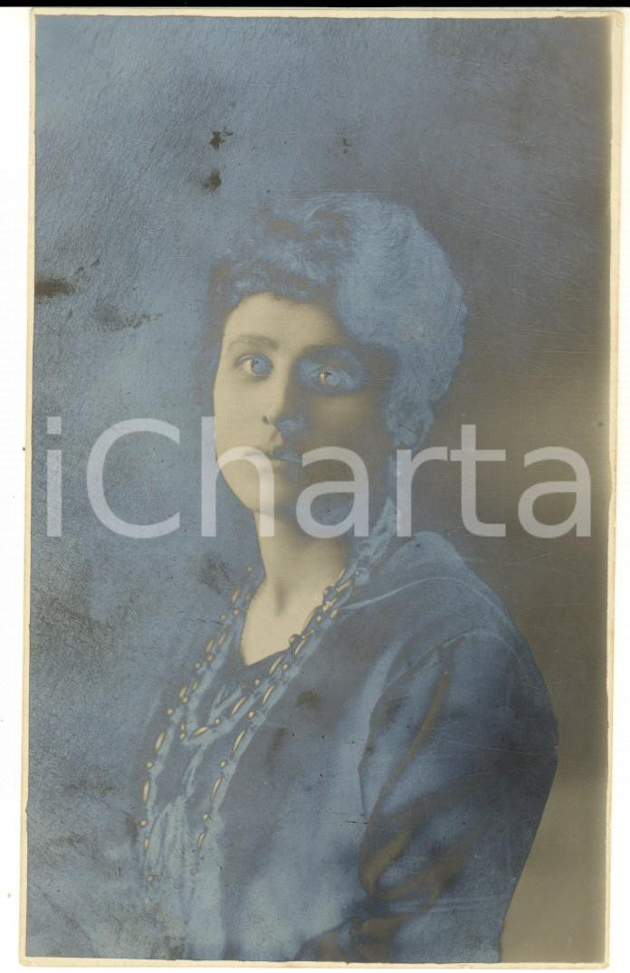 Fotografia d epoca originale 1925 ca VIGNALE MONFERRATO Ritratto di Santina GALIATI  Foto cartolina 1