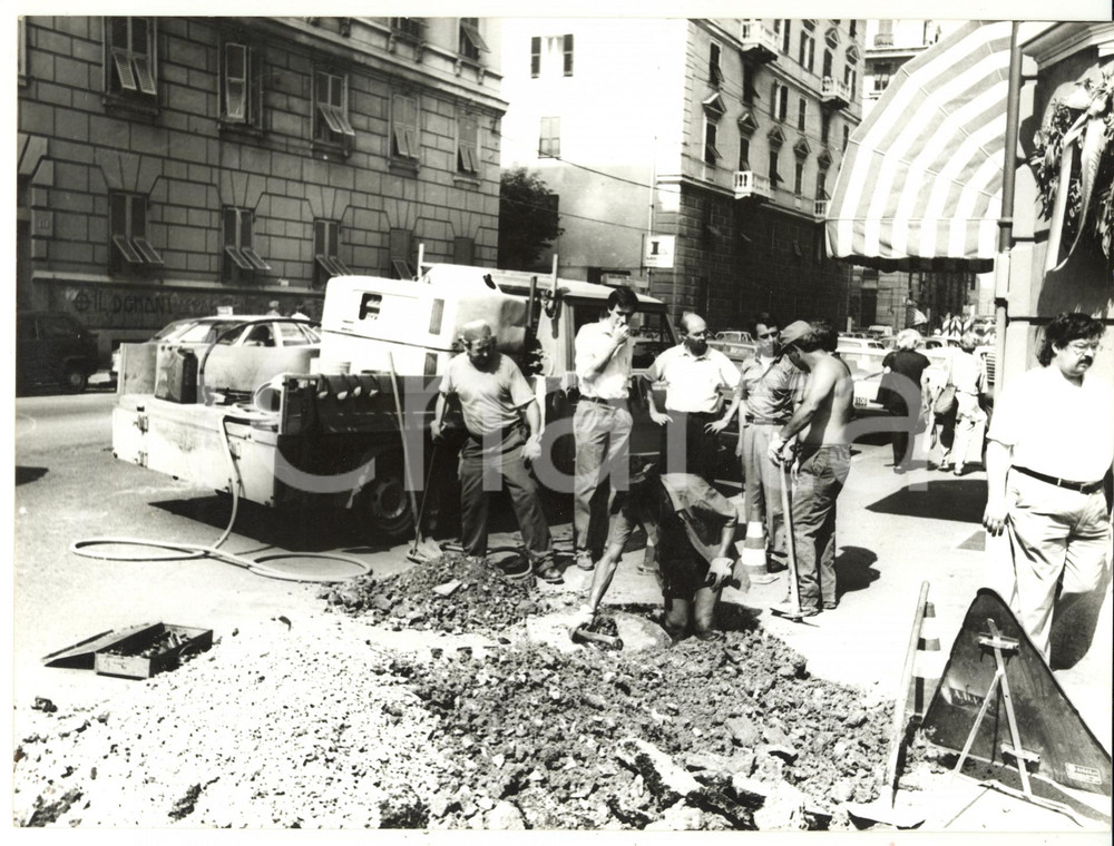 Fotografia d epoca originale 1990 ca GENOVA Lavori stradali Foto VINTAGE 24x18 cm 1