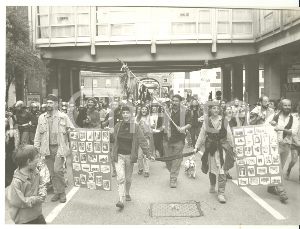Fotografia d epoca originale 1990 ca GENOVA Manifestazione pro Indiani d America Foto VINTAGE 24x18 cm 1