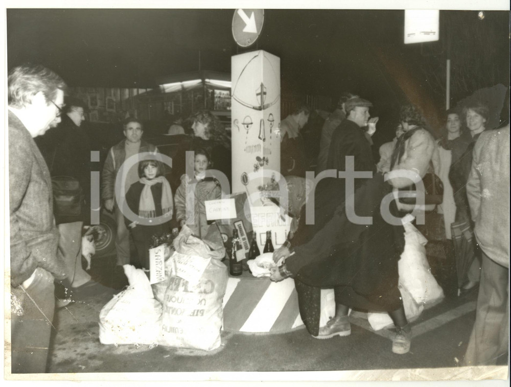 Fotografia d epoca originale 1990 ca GENOVA Festeggiamenti per l arrivo della Befana Foto VINTAGE 24x18 cm 1
