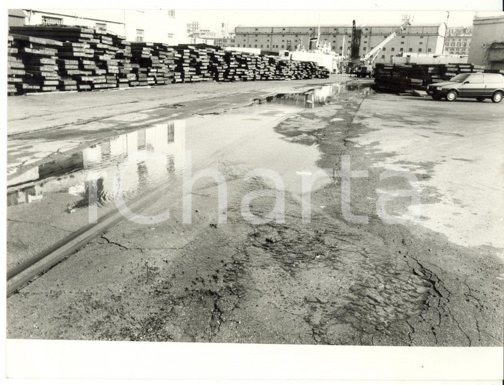 Fotografia d epoca originale 1989 GENOVA Marina Molo Vecchio  Magazzini genovesi Foto VINTAGE 24x18 cm 1