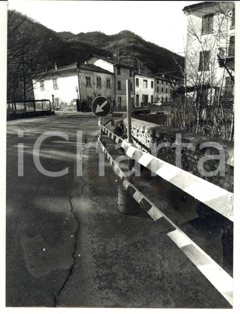 Fotografia d epoca originale 1987 ARQUATA SCRIVIA  RIGOROSO Strada danneggiata dal maltempo Foto VINTAGE 1