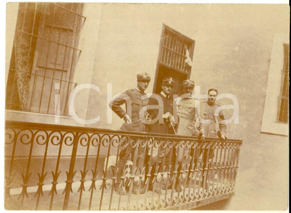 Fotografia d epoca originale 1915 ca WW1 REGIO ESERCITO Gruppo di ufficiali al balcone  Foto 11x8 cm 1