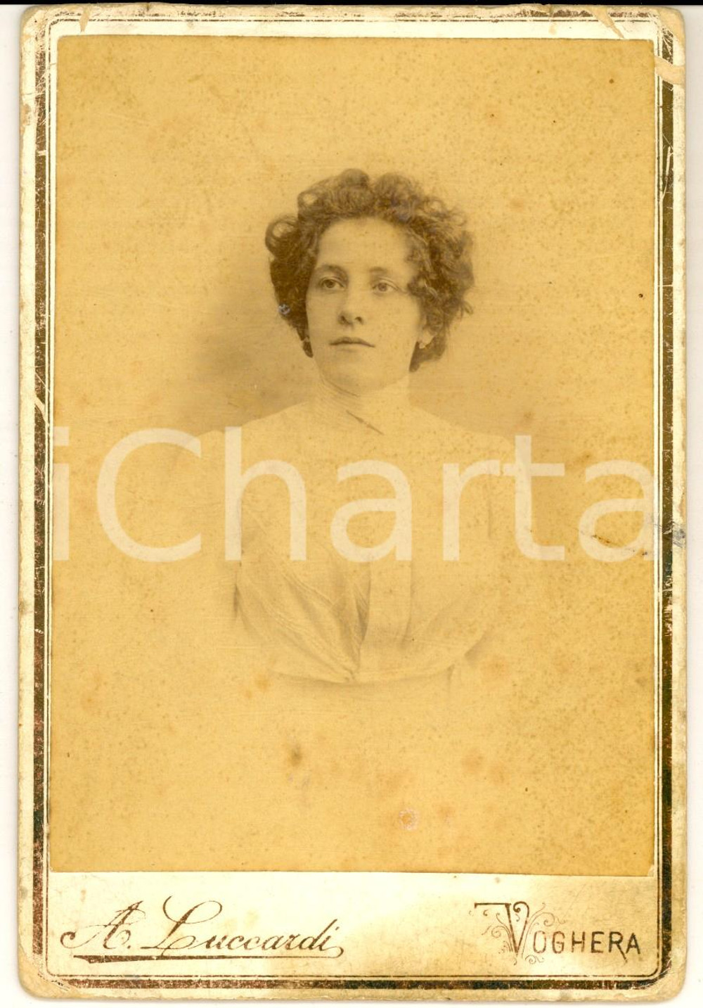 Fotografia d epoca originale 1890 ca VOGHERA Ritratto di donna in abito bianco  Foto A. LUCCARDI 11x16 cm 1