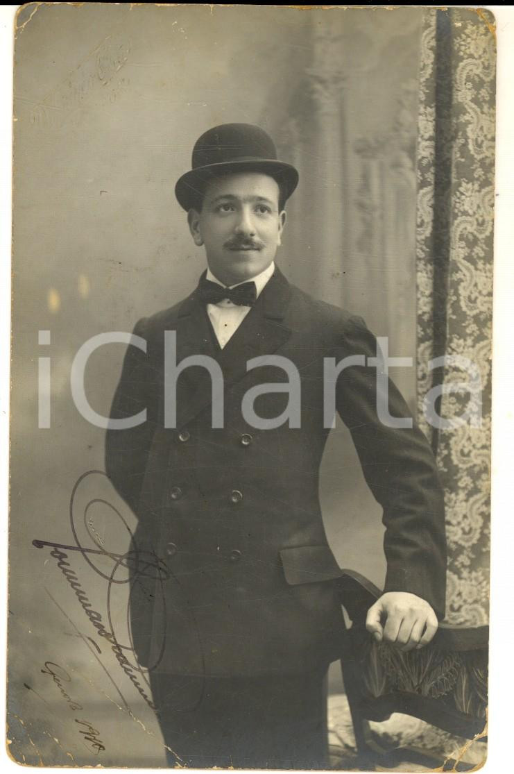 Fotografia d epoca originale 1910 ca GENOVA Ritratto di gentiluomo in bombetta Foto cartolina V. ARIZIO 1