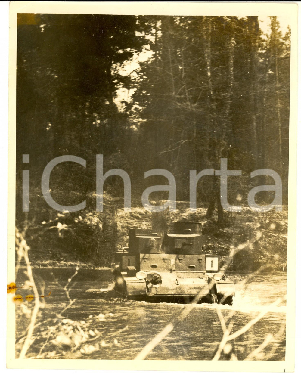 1935 ca FORT BENNING (GEORGIA) US ARMY Infantry School - A tank during exercises