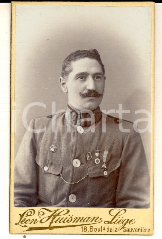 Fotografia d epoca originale 1890 ca LIEGE Ritratto Lucien LADEUZE ufficiale trombettiere Foto HUISMAN CDV 1