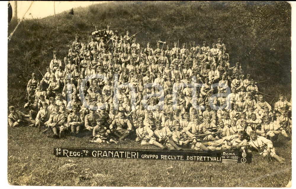 Fotografia d epoca originale 1930 ROMA 1Â° Reggimento GRANATIERI  Gruppo reclute distrettuali Foto 18x11 cm 1