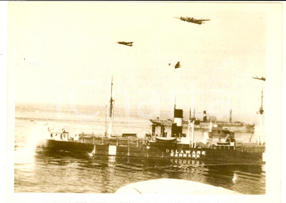 Fotografia d epoca originale 1941 WW2 NORTH SEA British Bombers against Danish motorship DELAWARE Photo 18x13 1