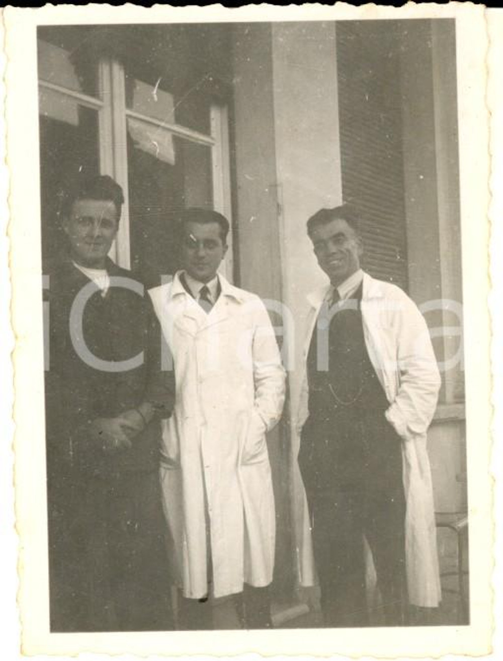 Fotografia d epoca originale 1941 GENOVA Ospedale SAN MARTINO Dottori DACHA  e POGGI  Foto 6x8 cm 1