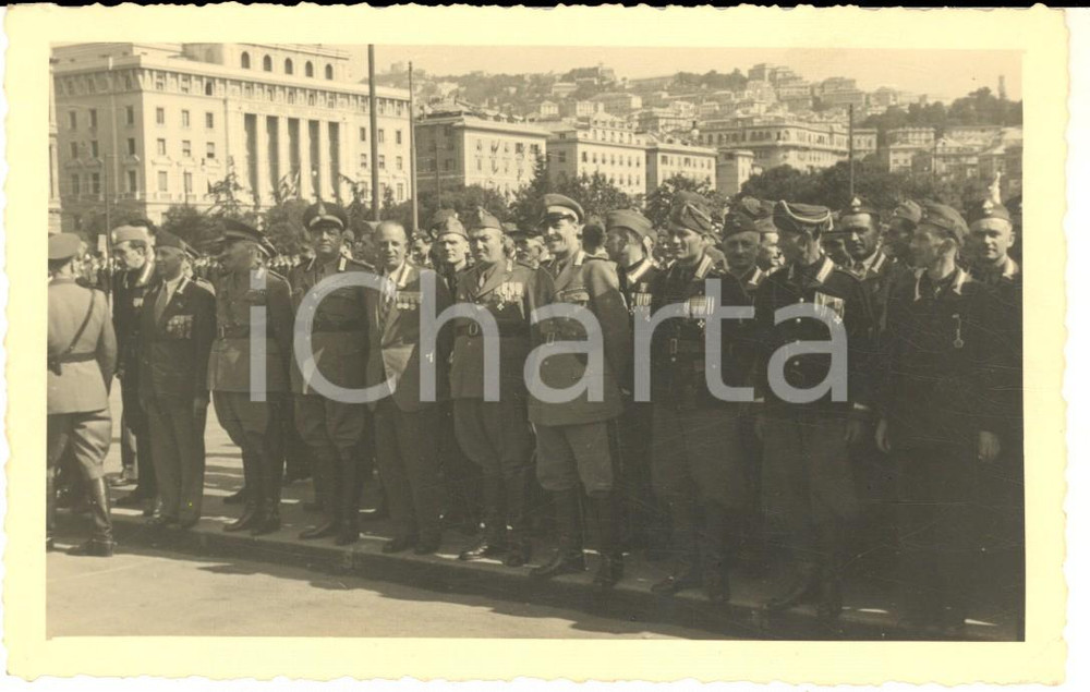 Fotografia d epoca originale 1940 WW2 GENOVA Adunata dei GRANATIERI in piazza  Foto cartolina 1