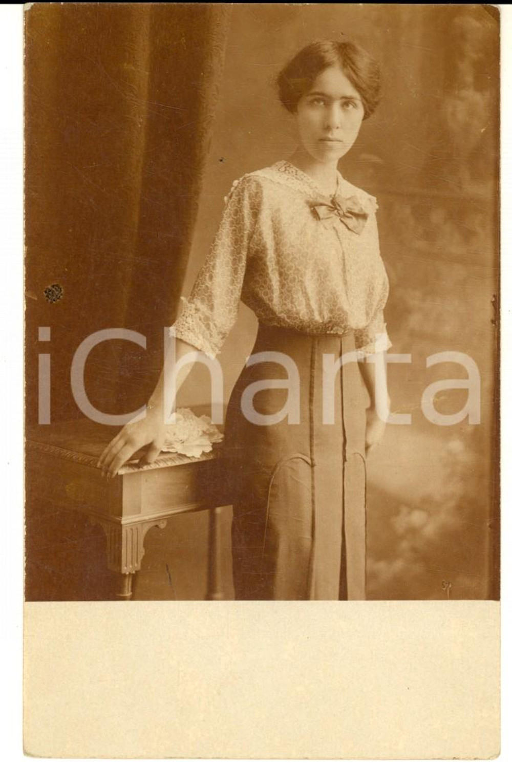 1912 ITALIA Ritratto di giovane donna in abito da giorno - Foto cartolina
