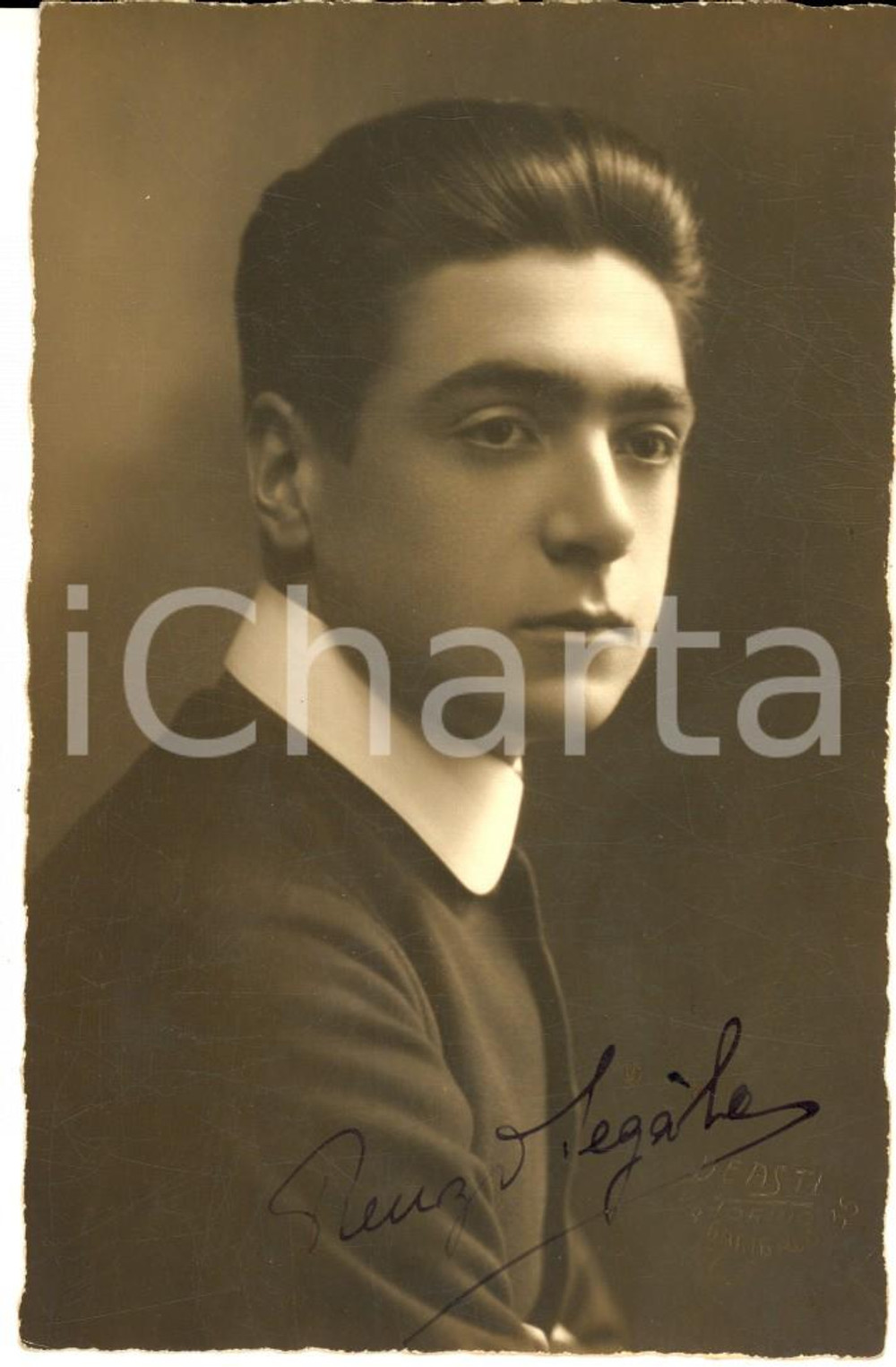 Fotografia d epoca originale 1930 ca TORINO Ritratto del giovane Renzo SEGALA  Foto cartolina AUTOGRAFO 1