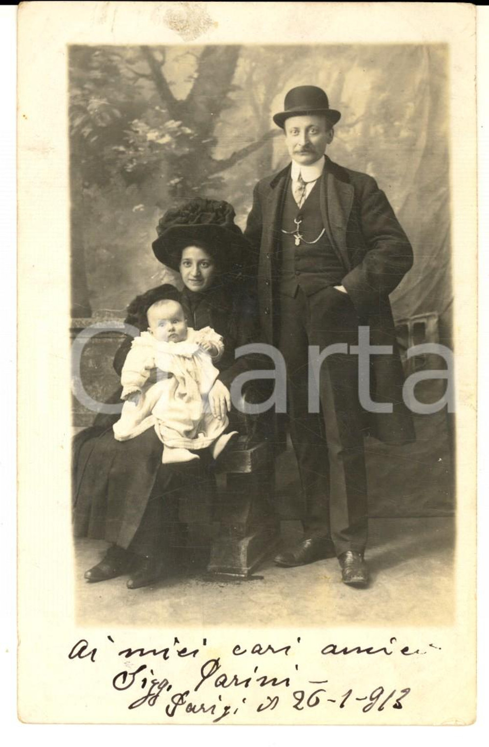 Fotografia d epoca originale 1913 PARIS Ritratto di famiglia italiana con neonato  Foto cartolina COURBET 1