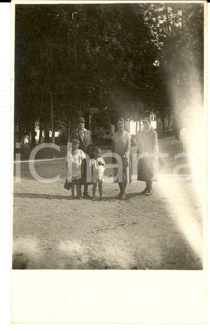 Fotografia d epoca originale 1926 DEGO SV Ritratto di famiglia ai giardini  Foto cartolina VINTAGE 1