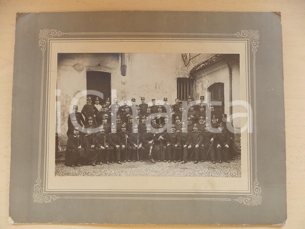 Fotografia d epoca originale 1910 ca TORINO REGIO ESERCITO Battaglione di ufficiali in cortile Foto M. ANDRE 1