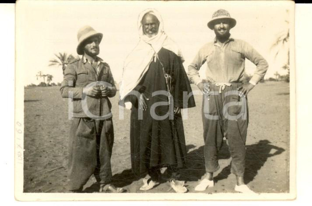 Fotografia d epoca originale 1928 CUFRA Cap. BREZZI e mar. PULIGHEDDU con il capo AbdelHamid bin Matari 1