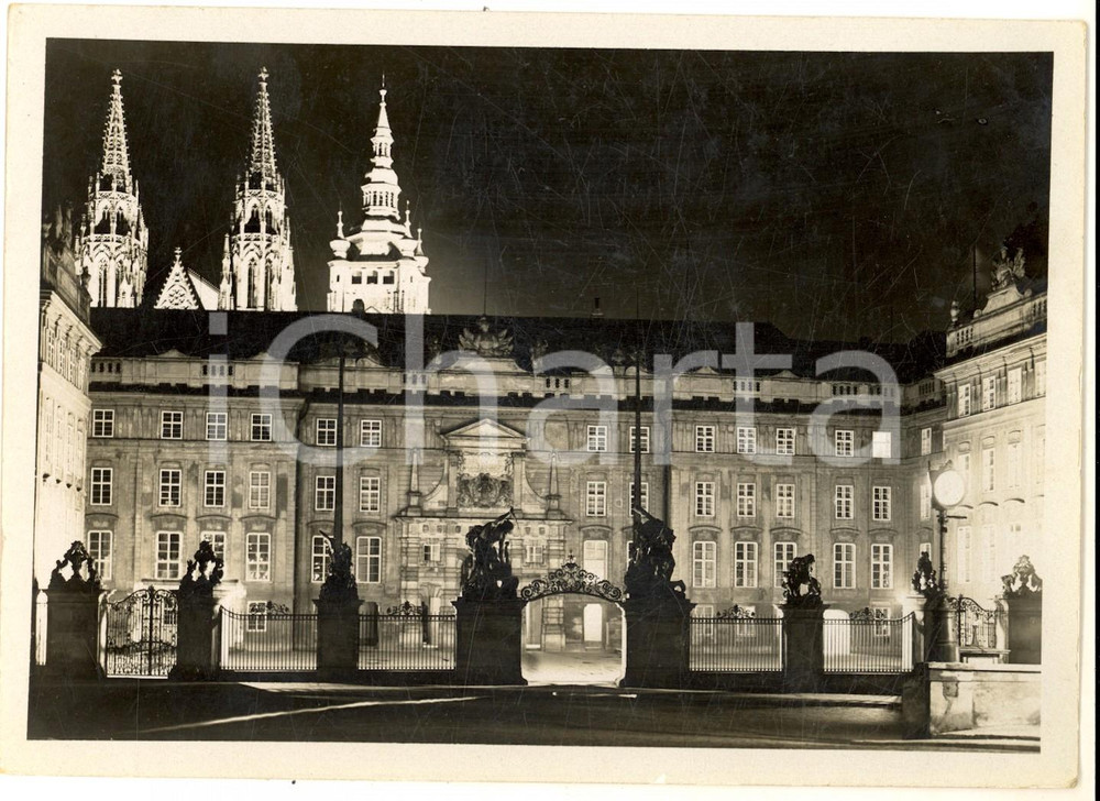 Fotografia d epoca originale 1938 PRAGA Festa X Anniversario indipendenza  Castello illuminato  Foto 1