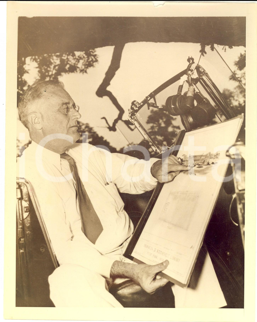 Fotografia d epoca originale 1939 NEW YORK HYDE PARK Franklin D. ROOSEVELT with drawing of new library Photo 1