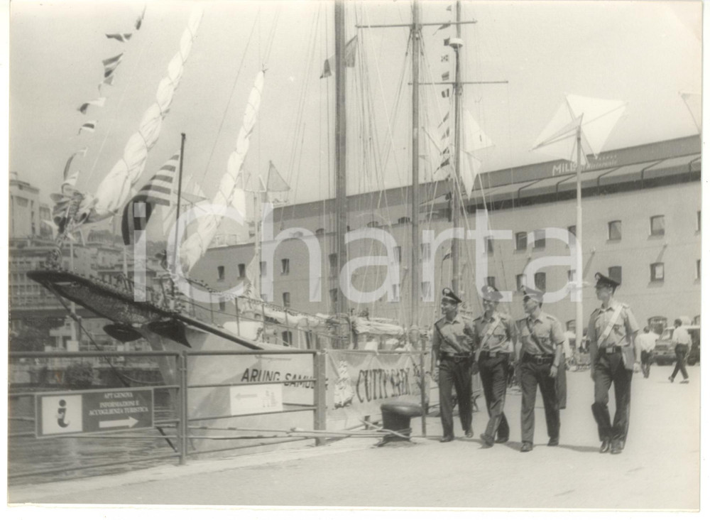 Fotografia d epoca originale 1985 ca GENOVA Porto Antico  Pattugliamento Carabinieri Foto VINTAGE 24x18 cm 1