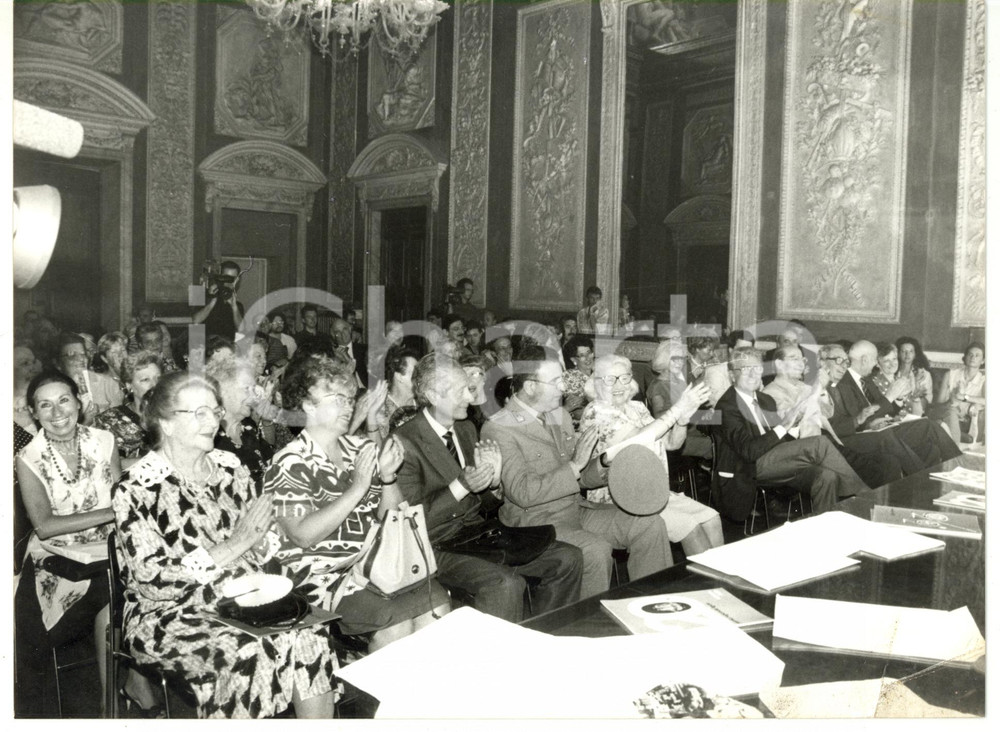 Fotografia d epoca originale 1994 GENOVA Pubblico applaude durante cerimonia di premiazione Foto VINTAGE 1