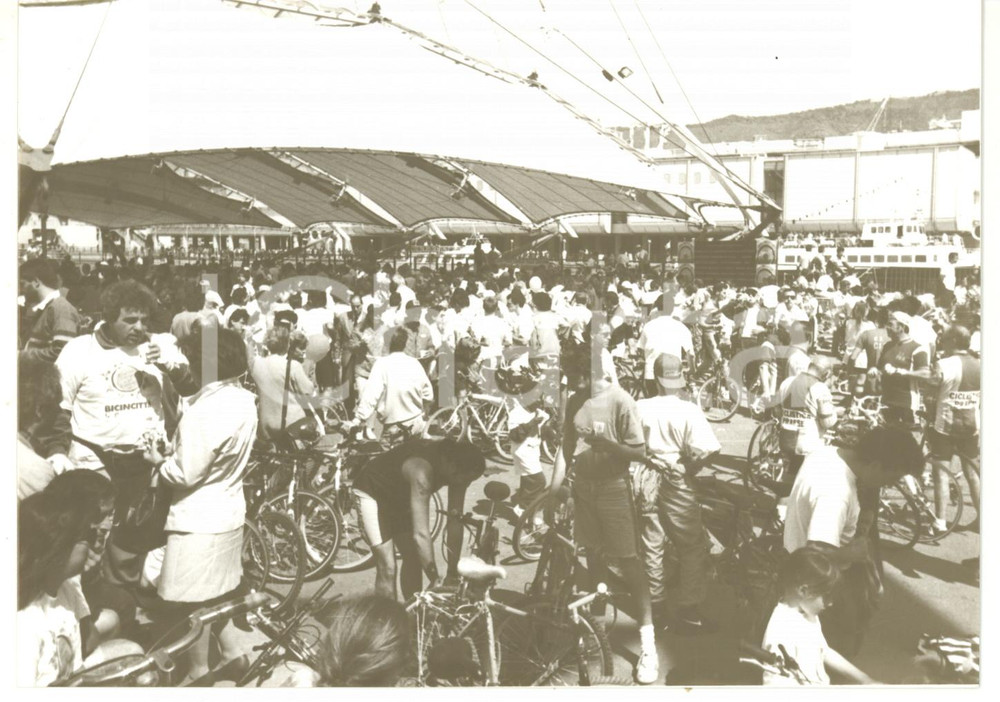 Fotografia d epoca originale 1990 ca GENOVA Manifestazione BICINCITTÃ€ Foto VINTAGE 18x13 cm 1