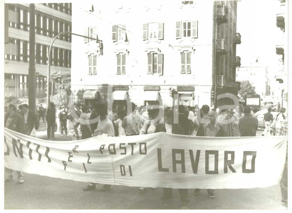 Fotografia d epoca originale 1985 ca GENOVA Corteo di lavoratori in sciopero Foto VINTAGE 24x18 cm 1